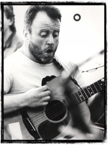 2330_6808_with_guitar_13_gallery