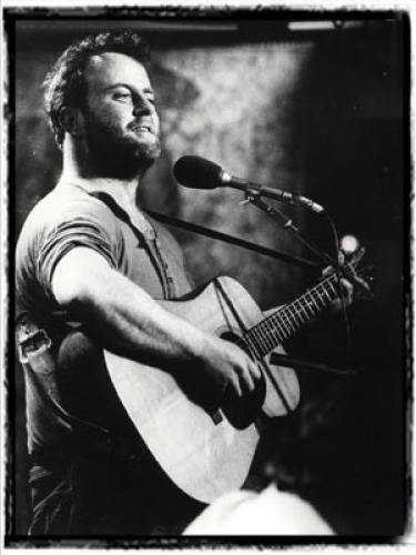 7762_3109_with_guitar_12_gallery